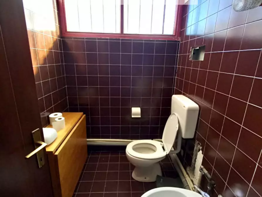 Immagine 11 di Negozio in vendita  in via aureliana a Montegrotto Terme