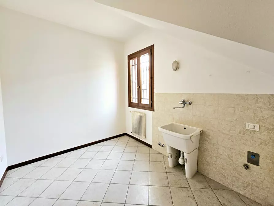 Immagine 4 di Appartamento in vendita  in VIA CESARE BATTISTI a Villa Estense