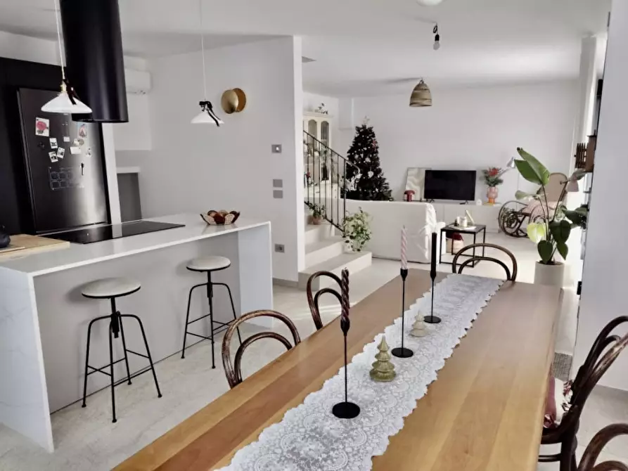 Immagine 1 di Casa bifamiliare in vendita  in Via Dante Alighieri a Loreggia