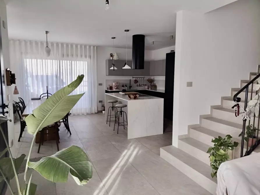 Immagine 1 di Casa bifamiliare in vendita  in Via Dante Alighieri a Loreggia