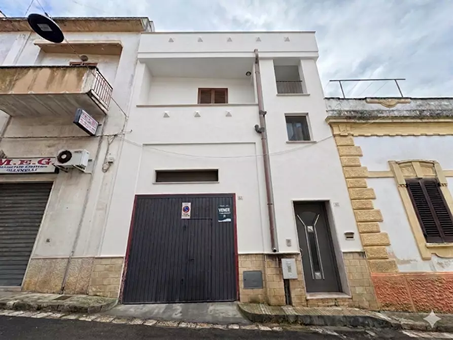 Immagine 1 di Casa indipendente in vendita  in Via XXIV Maggio 22 a Parabita