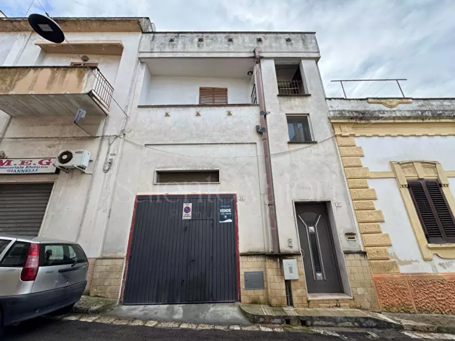 Immagine 1 di Casa indipendente in vendita  in Via XXIV Maggio 22 a Parabita