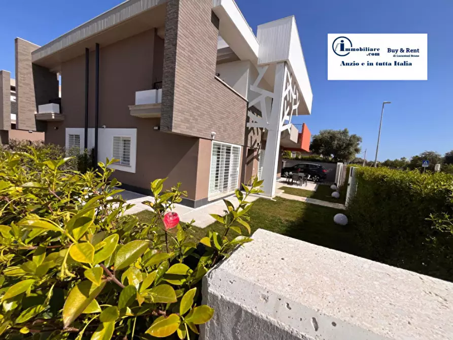 Immagine 1 di Casa bifamiliare in vendita  a Anzio