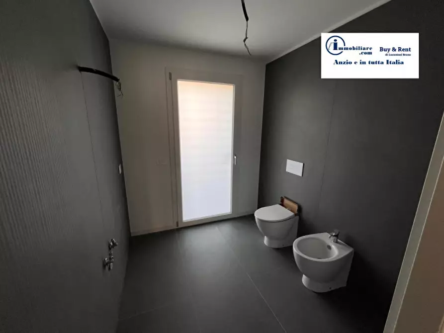 Immagine 15 di Casa bifamiliare in vendita  a Anzio