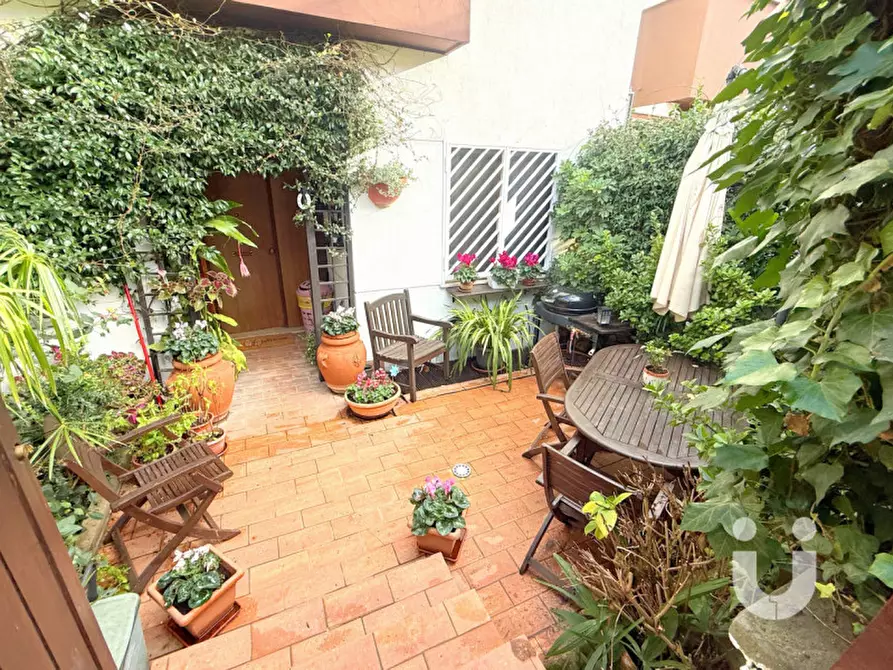 Immagine 2 di Villa in vendita  in Via Ernesto Basile a Roma