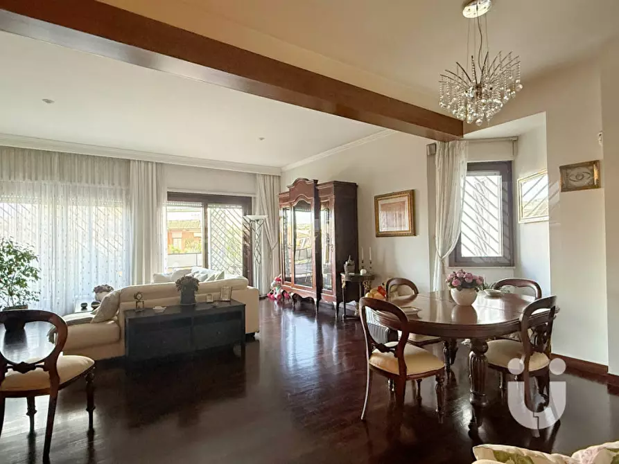 Immagine 5 di Villa in vendita  in Via Ernesto Basile a Roma