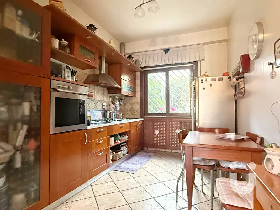 Immagine 10 di Villa in vendita  in Via Ernesto Basile a Roma