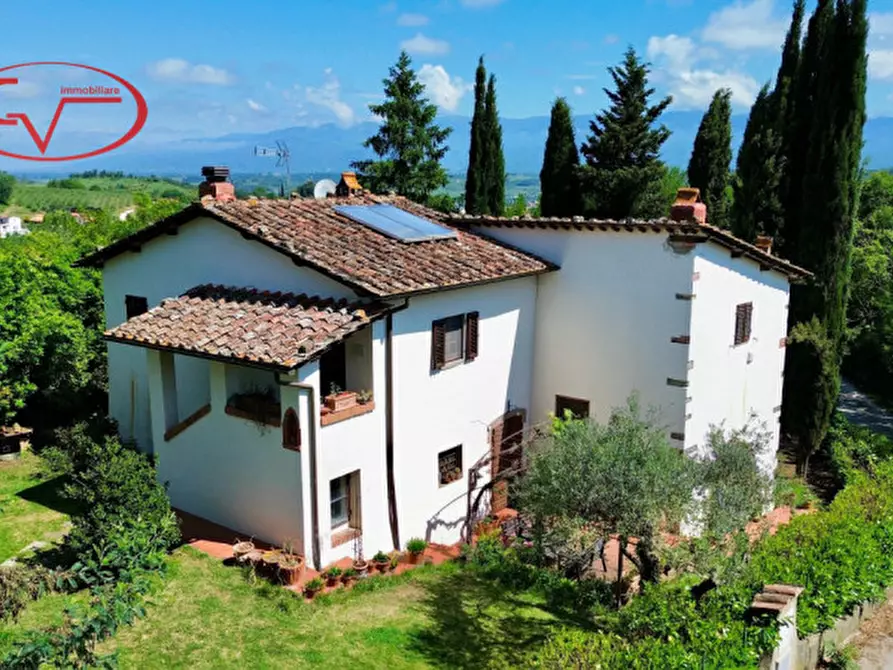 Immagine 1 di Villa in vendita  in Via Guglielmo Oberdan a Bucine
