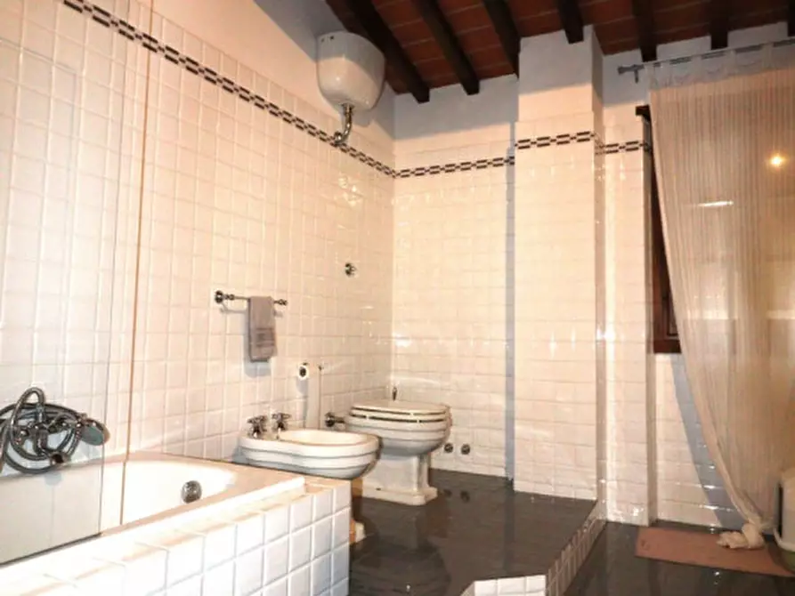 Immagine 24 di Villa in vendita  in Via Guglielmo Oberdan a Bucine