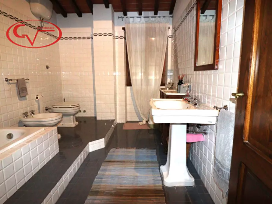 Immagine 26 di Villa in vendita  in Via Guglielmo Oberdan a Bucine