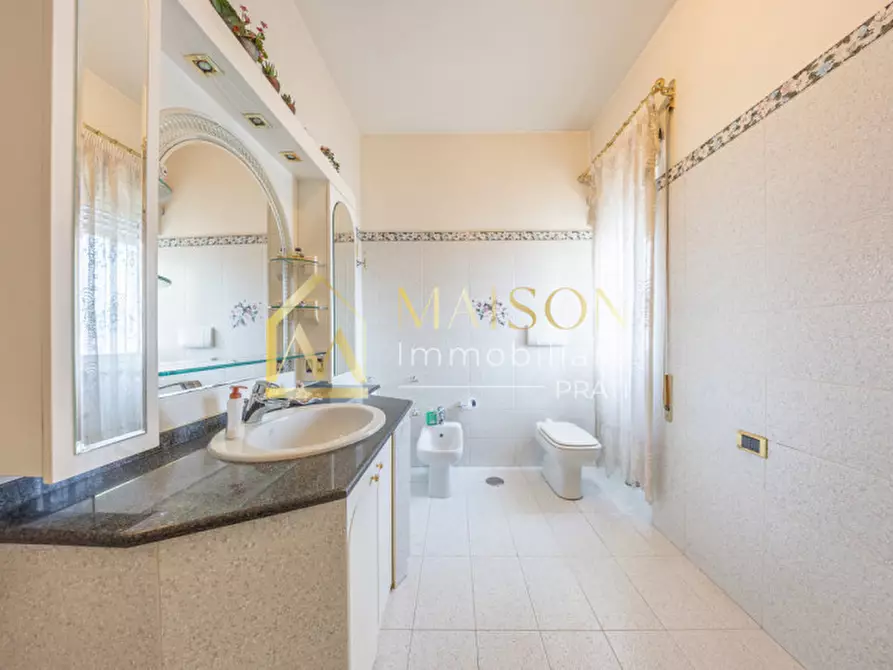 Immagine 29 di Appartamento in vendita  in Via Banari a Roma