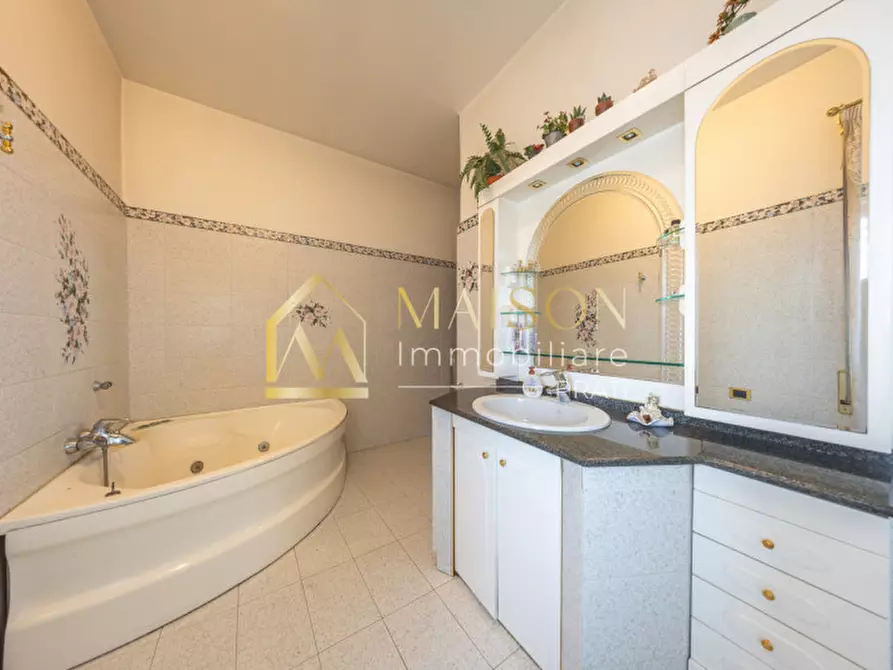 Immagine 31 di Appartamento in vendita  in Via Banari a Roma