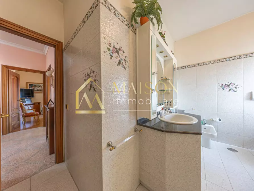 Immagine 33 di Appartamento in vendita  in Via Banari a Roma