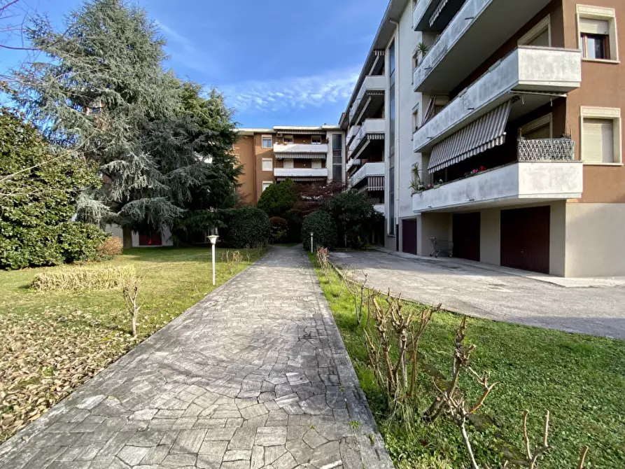Immagine 1 di Appartamento in vendita  in Viale Francesco Crispi, 52 a Vicenza