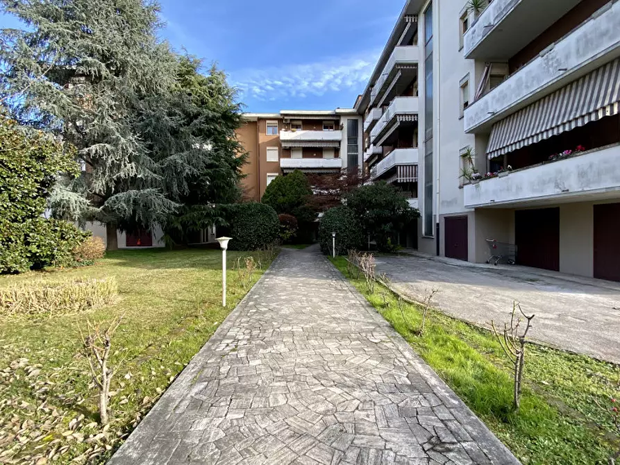 Immagine 27 di Appartamento in vendita  in Viale Francesco Crispi, 52 a Vicenza