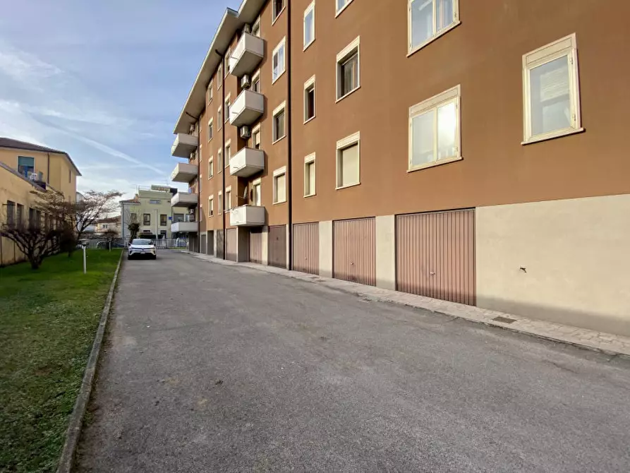 Immagine 29 di Appartamento in vendita  in Viale Francesco Crispi, 52 a Vicenza