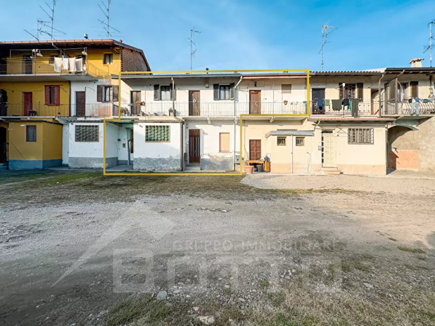 Immagine 2 di Appartamento in vendita  in piazza borromeo n 52 a Nosate