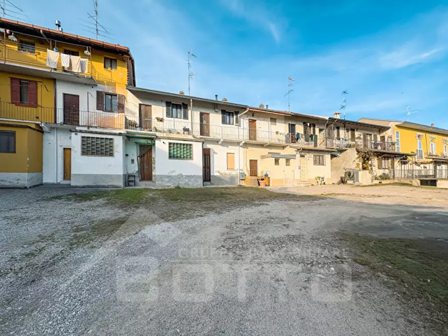 Immagine 31 di Appartamento in vendita  in piazza borromeo n 52 a Nosate