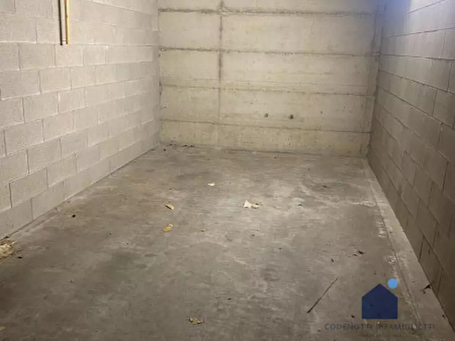 Immagine 2 di Garage in vendita  in Via della Resistenza, 34 a Castenedolo