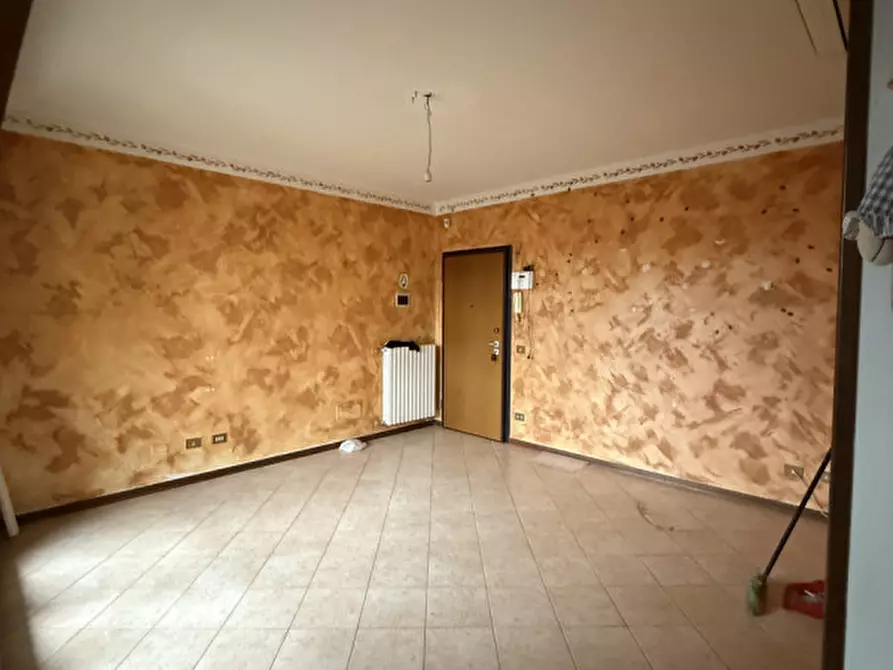 Immagine 2 di Palazzo in vendita  in Via Renato Cartesio a Reggio Nell'emilia