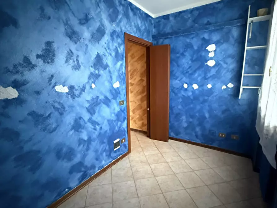 Immagine 3 di Palazzo in vendita  in Via Renato Cartesio a Reggio Nell'emilia