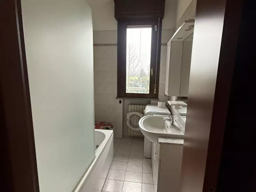 Immagine 5 di Palazzo in vendita  in Via Renato Cartesio a Reggio Nell'emilia