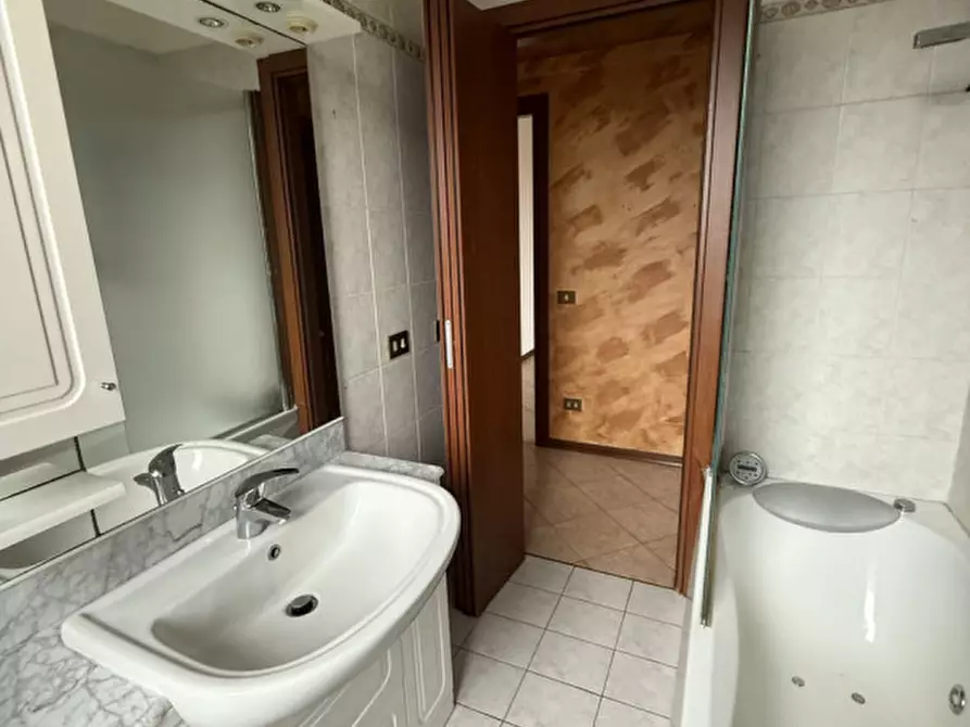 Immagine 7 di Palazzo in vendita  in Via Renato Cartesio a Reggio Nell'emilia