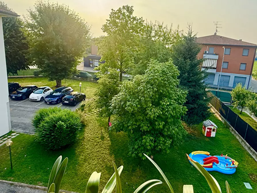 Immagine 10 di Palazzo in vendita  in Via Renato Cartesio a Reggio Nell'emilia