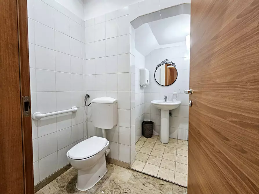 Immagine 8 di Negozio in vendita  in VIA EUGANEO TREPONTI a Teolo