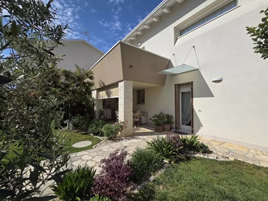 Immagine 1 di Casa trifamiliare in vendita  in Via Montegrotto a Abano Terme