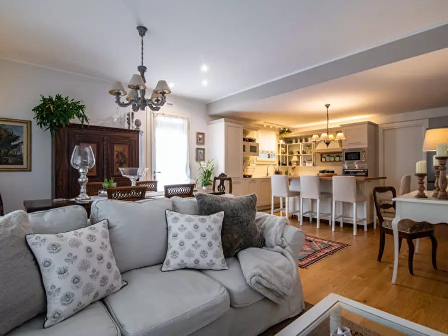 Immagine 8 di Casa trifamiliare in vendita  in Via Montegrotto a Abano Terme