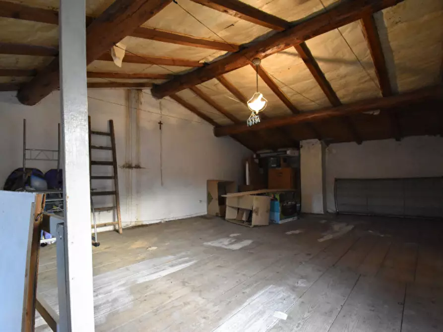 Immagine 13 di Rustico / casale in vendita  in Via Ronchi a Pastrengo