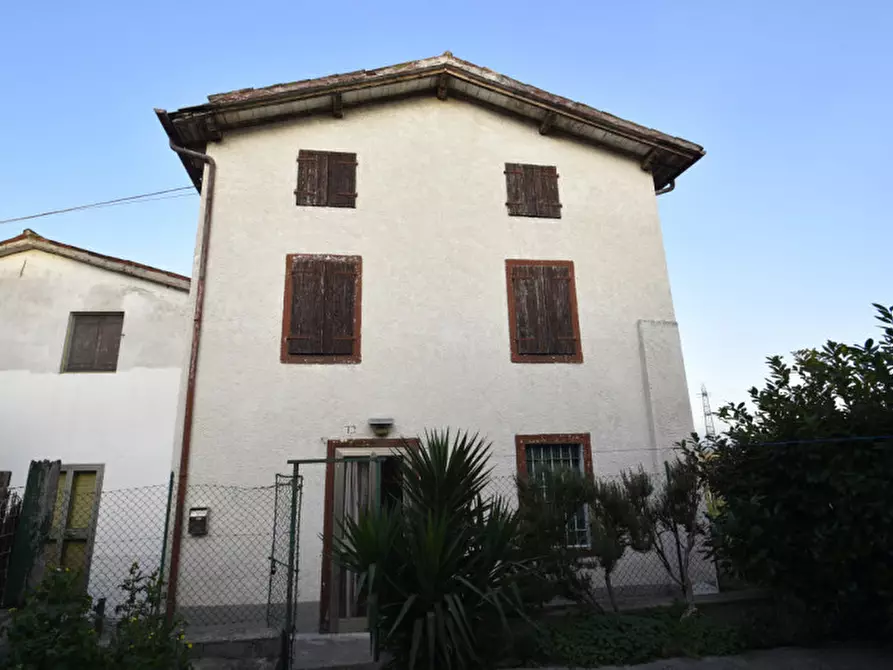 Immagine 15 di Rustico / casale in vendita  in Via Ronchi a Pastrengo