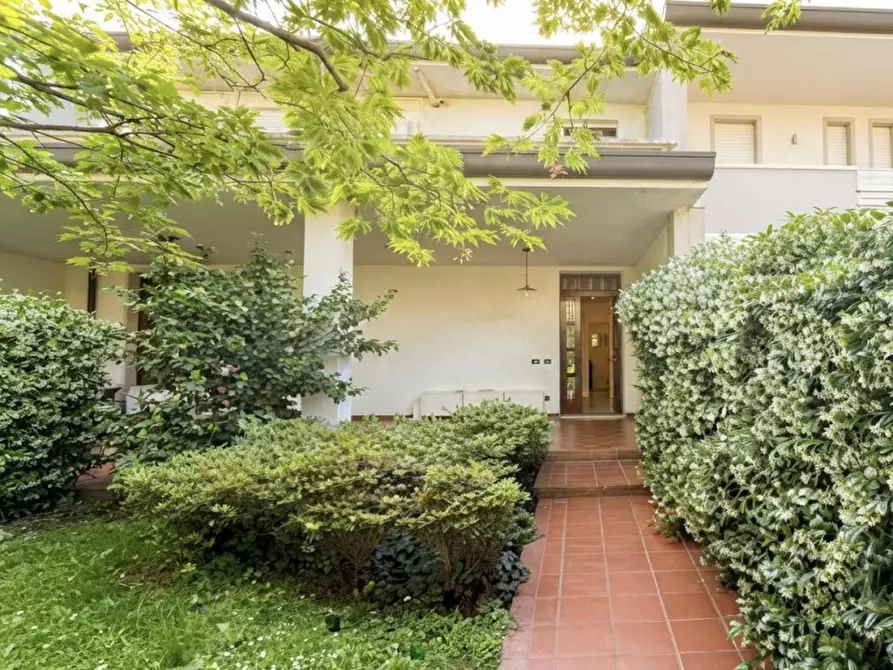 Immagine 2 di Casa bifamiliare in vendita  in Via dei Salici 28 a Fontaniva