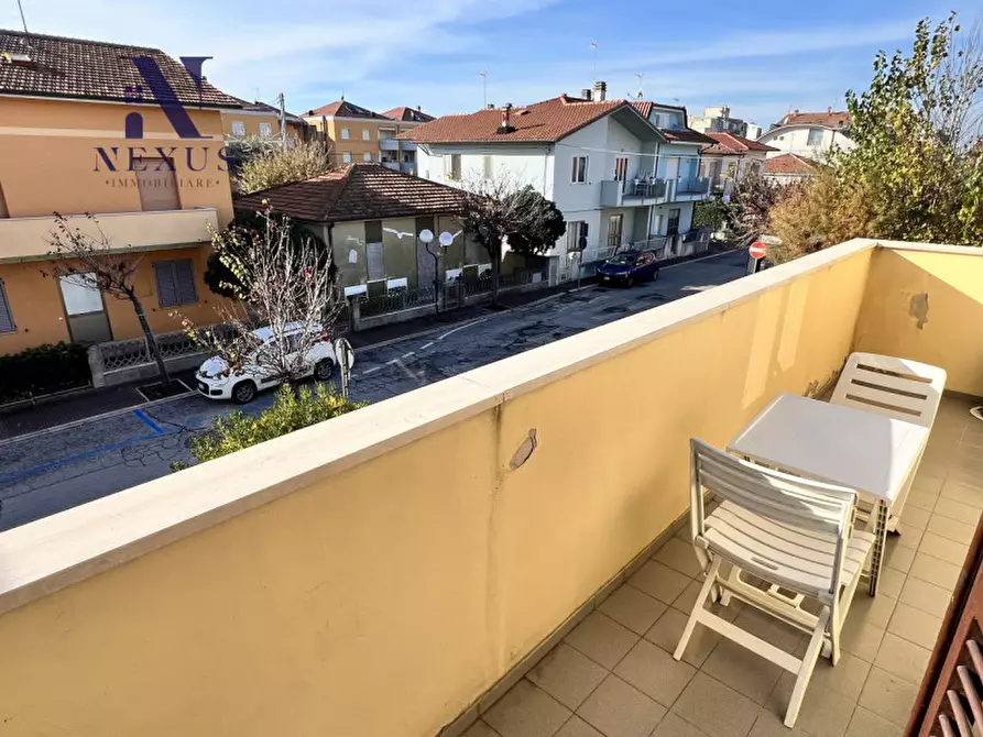 Immagine 11 di Appartamento in vendita  in Viale Giosuè Carducci a Mondolfo