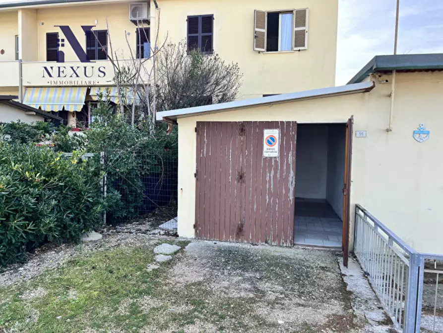 Immagine 32 di Appartamento in vendita  in Viale Giosuè Carducci a Mondolfo