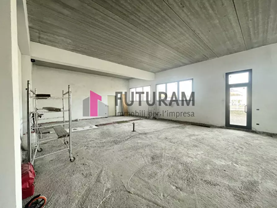 Immagine 4 di Capannone industriale in vendita  in VIA ROMA 1 a Montegrotto Terme