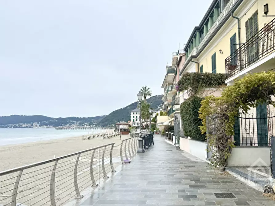 Immagine 35 di Appartamento in vendita  in Viale Daniel Hanbury 90 a Alassio