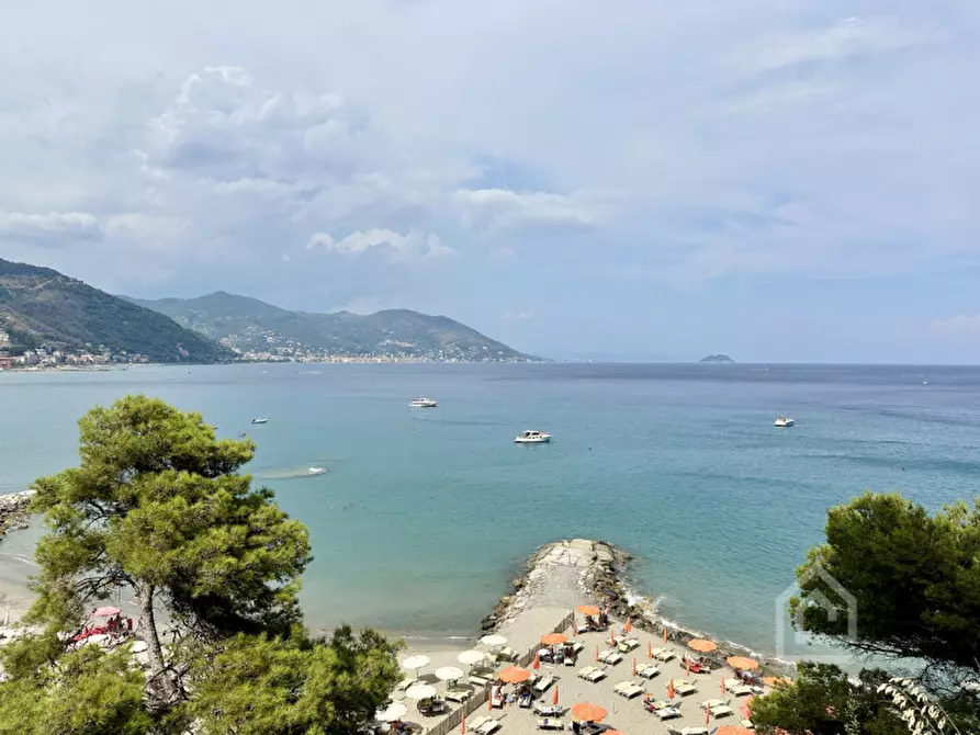 Immagine 37 di Appartamento in vendita  in Viale Daniel Hanbury 90 a Alassio