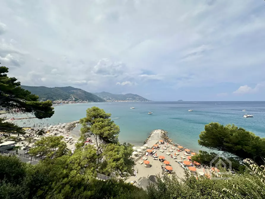 Immagine 39 di Appartamento in vendita  in Viale Daniel Hanbury 90 a Alassio