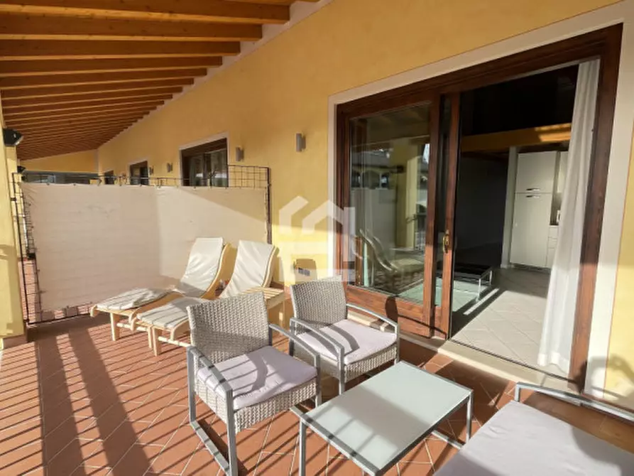 Immagine 1 di Appartamento in vendita  in Viale Catullo a Manerba Del Garda