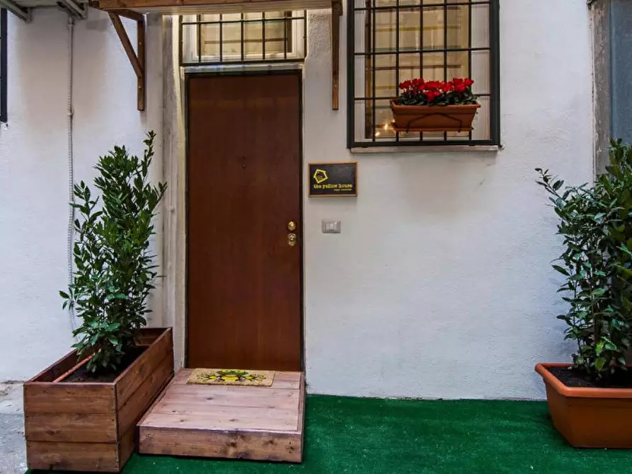 Immagine 2 di Attività commerciale in vendita  in Via Magenta a Roma