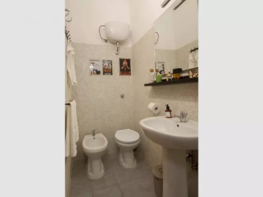 Immagine 34 di Attività commerciale in vendita  in Via Magenta a Roma