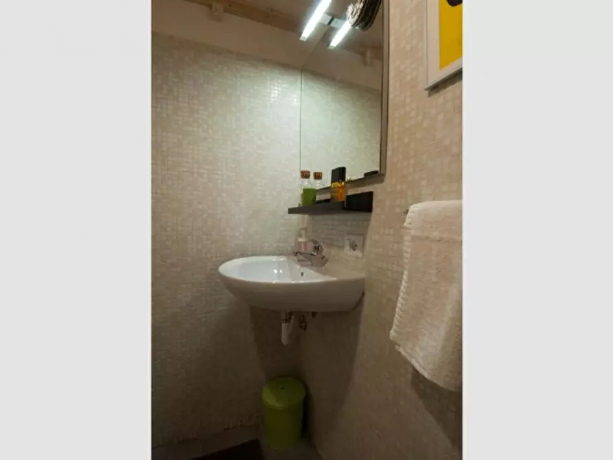 Immagine 37 di Attività commerciale in vendita  in Via Magenta a Roma