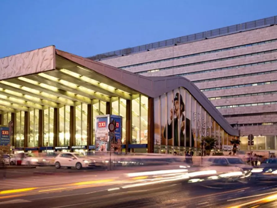 Immagine 39 di Attività commerciale in vendita  in Via Magenta a Roma