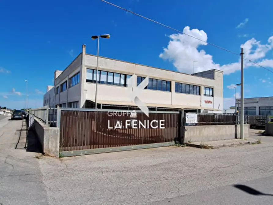 Immagine 2 di Capannone industriale in vendita  in via degli scalpellini a Locorotondo