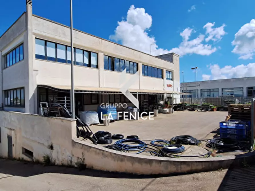 Immagine 4 di Capannone industriale in vendita  in via degli scalpellini a Locorotondo