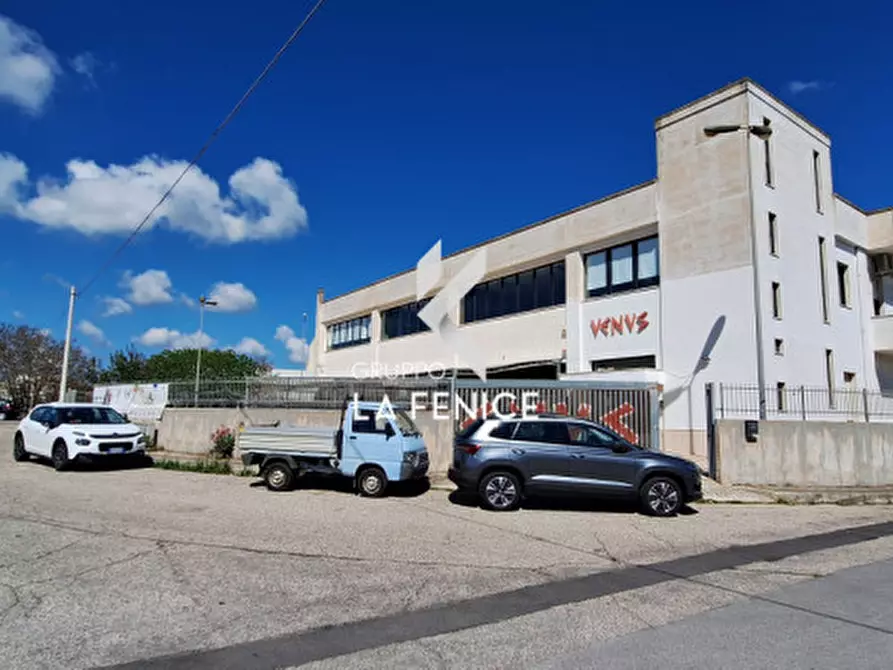 Immagine 6 di Capannone industriale in vendita  in via degli scalpellini a Locorotondo
