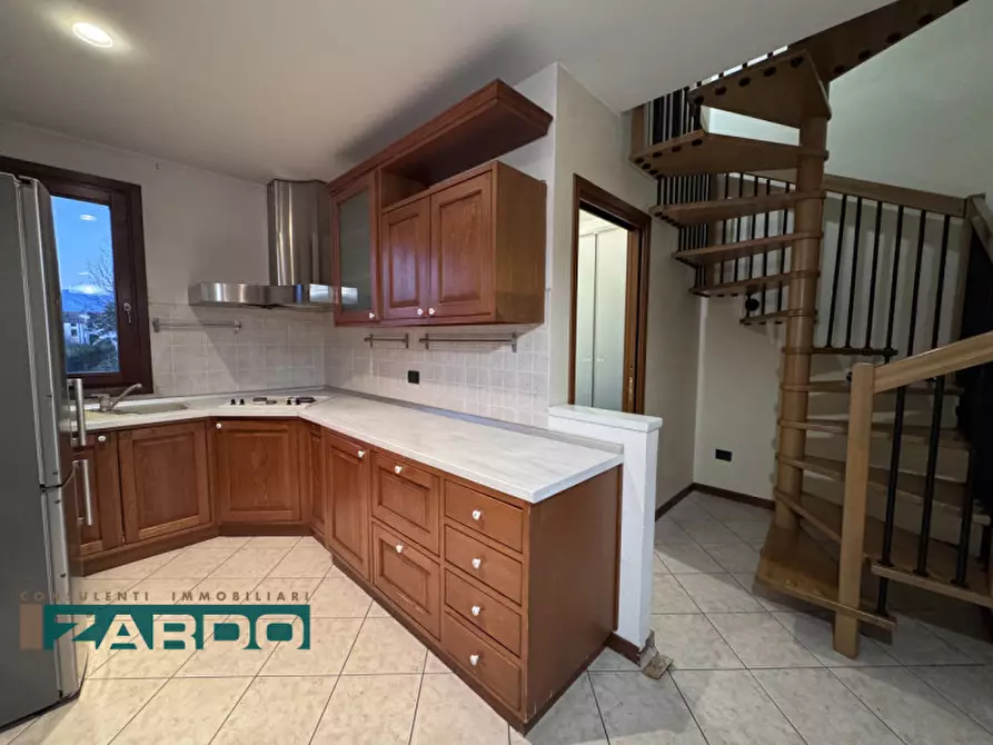 Immagine 1 di Appartamento in vendita  a Loria