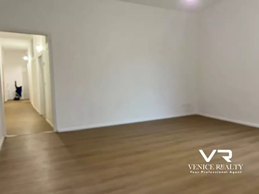 Immagine 5 di Appartamento in affitto  in campo san stin a Venezia